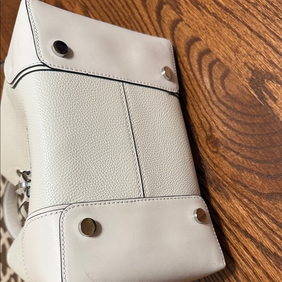 MICHAEL KORS White Pebbled Leather Drawstring Bucket Shoulder Bag - Picture 7 of 16